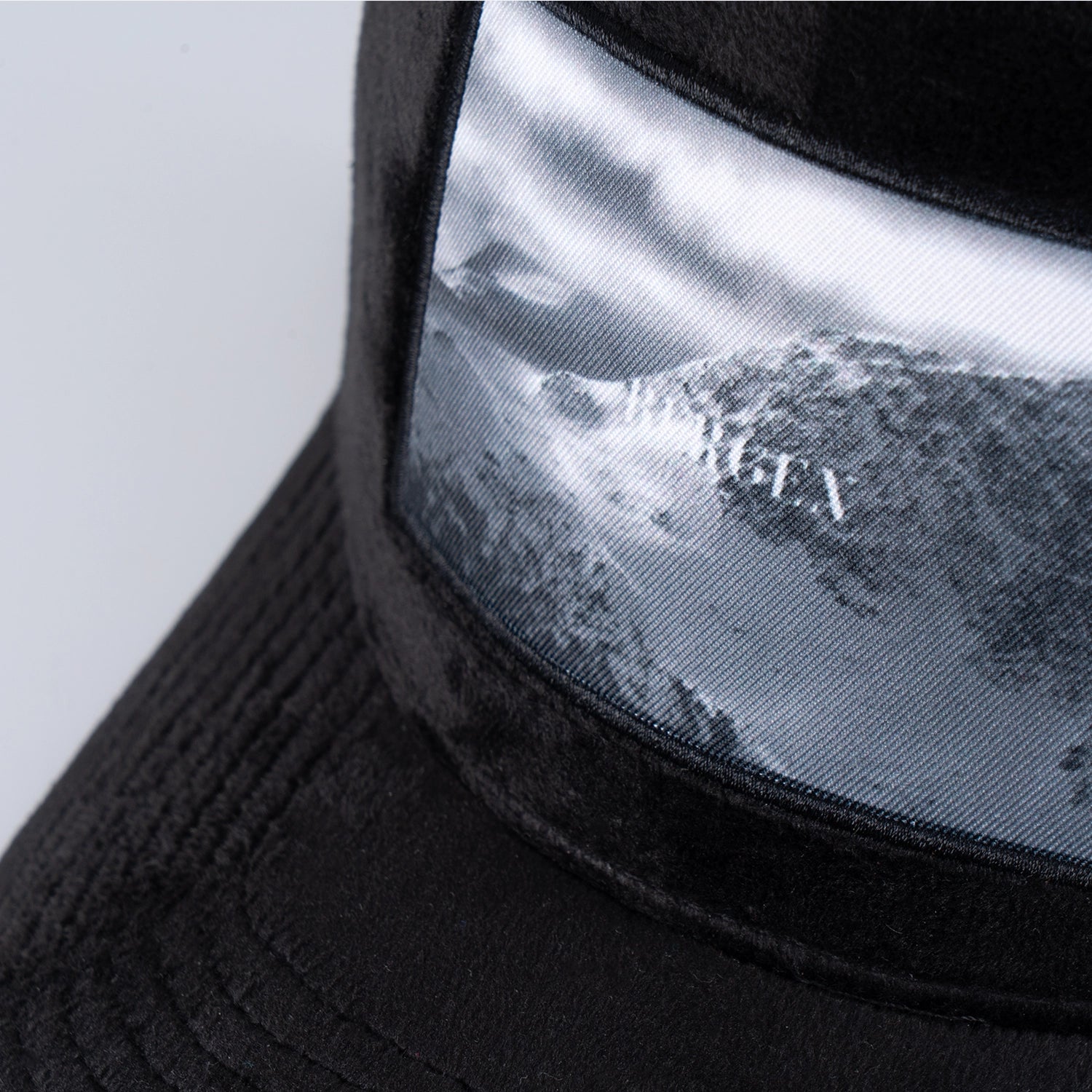 BERGEN VELVET TRUCKER CAP - BLACK