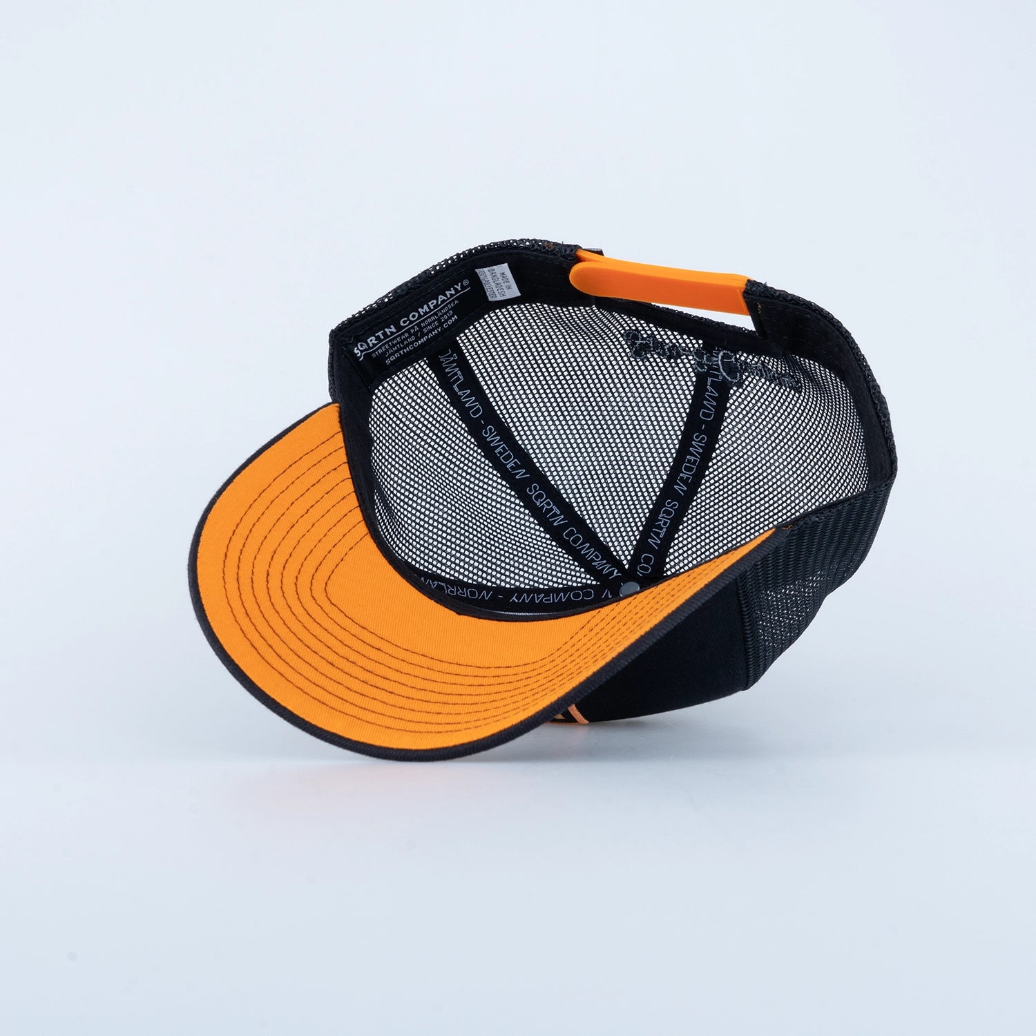 CAMPSITE TRUCKER CAP - HOOKED BLACK