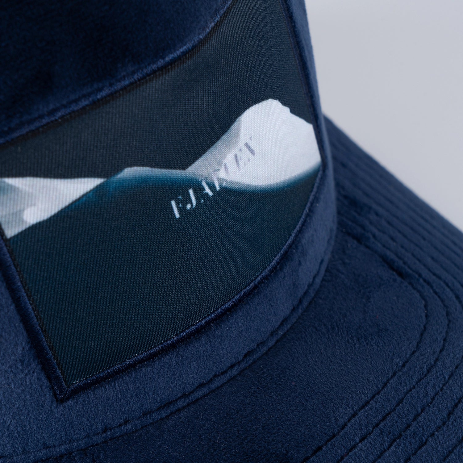 FJÄLLEN VELVET TRUCKER CAP - NAVY