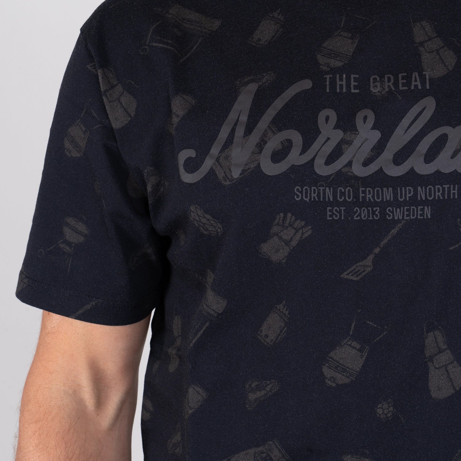 GREAT NORRLAND T-SHIRT - BBQ KOLSVART