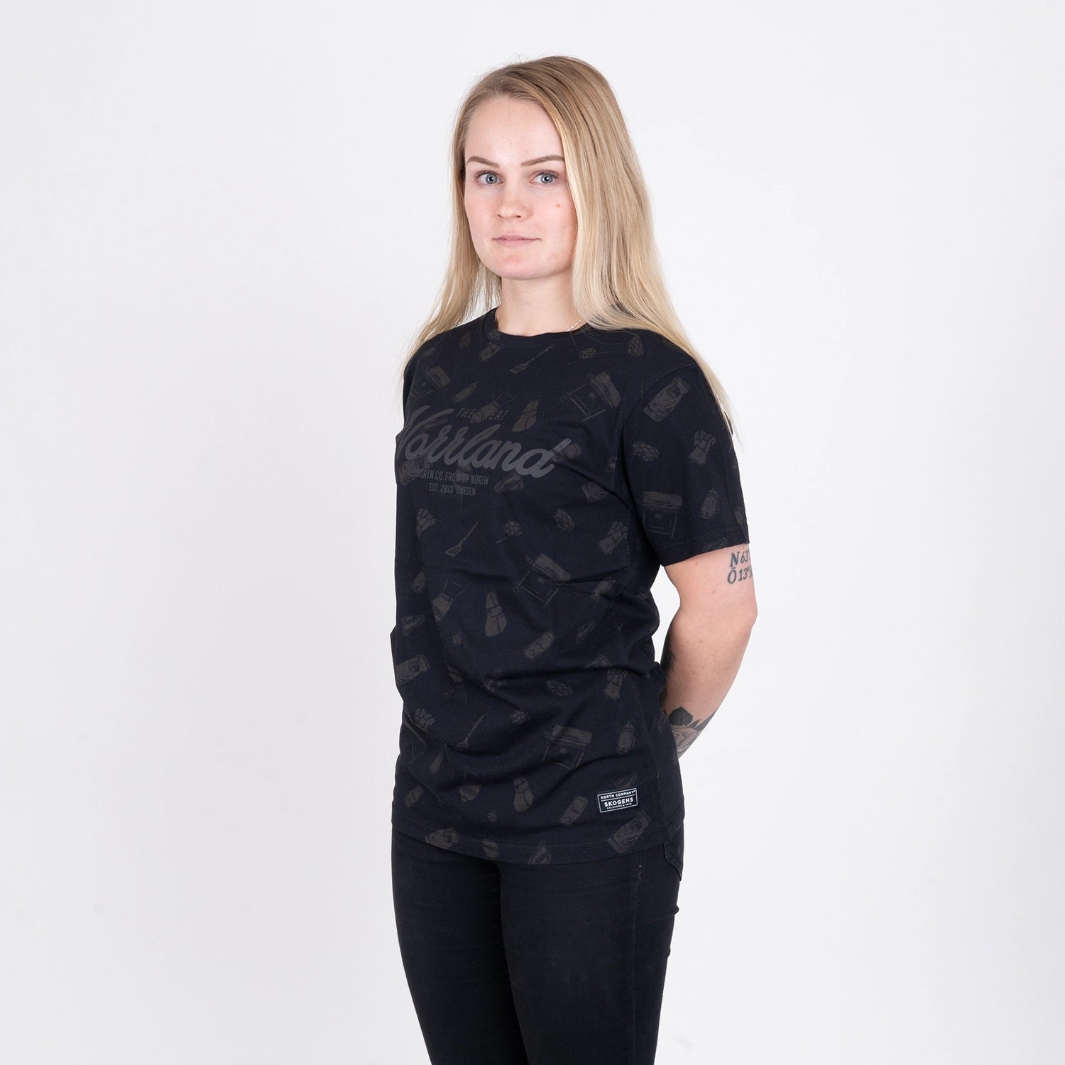 GREAT NORRLAND T-SHIRT - BBQ KOLSVART