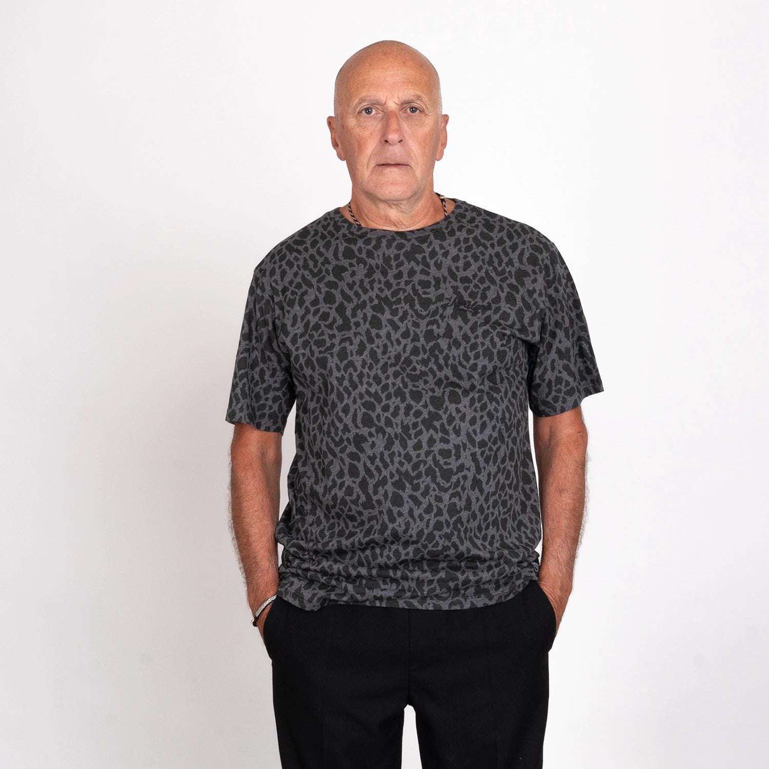 TGN MINI SCRIPT T-SHIRT - LYNX CHARCOAL