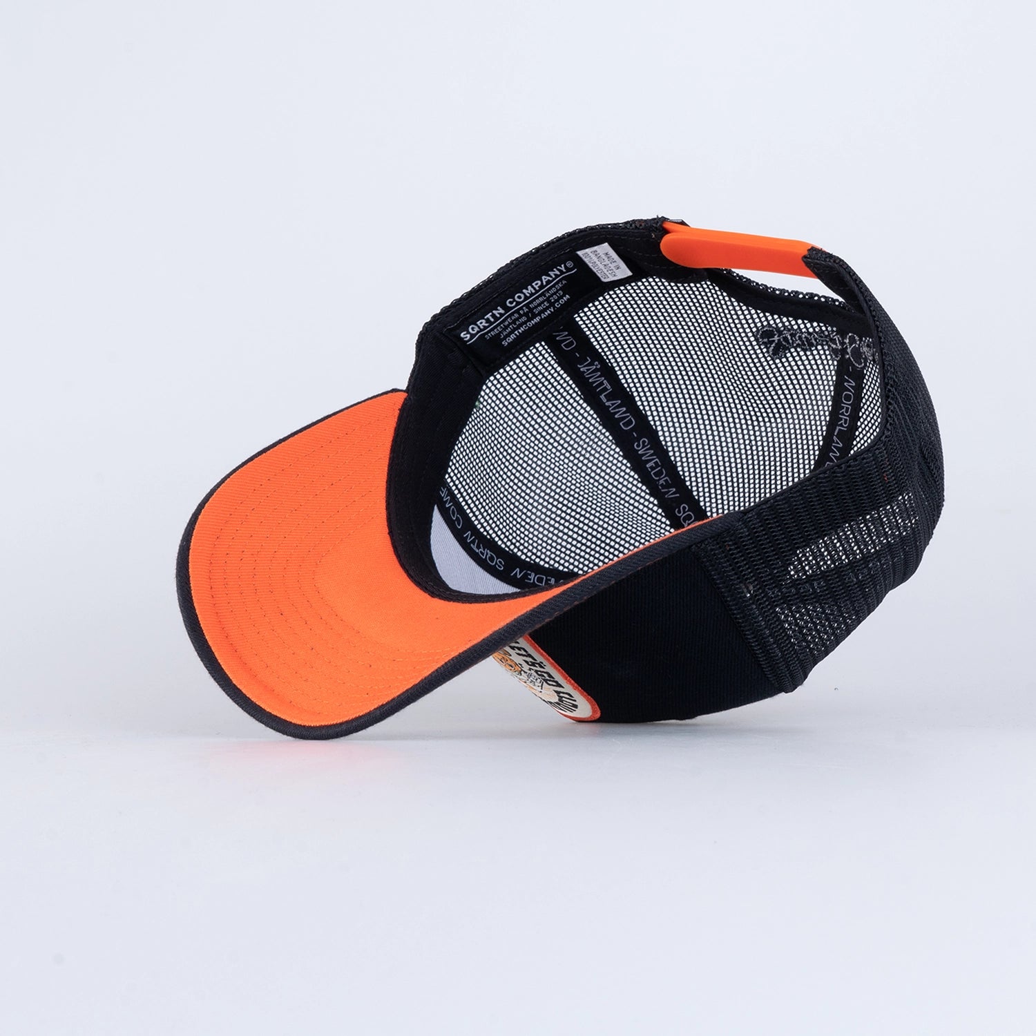 CLOUDBERRY TRUCKER CAP - HOOKED BLACK