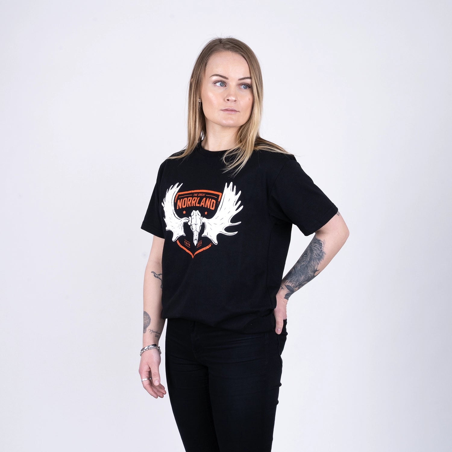 ÄLGEN BADGE T-SHIRT - BLACK