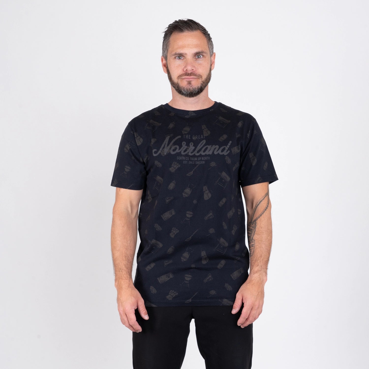 GREAT NORRLAND T-SHIRT - BBQ KOLSVART
