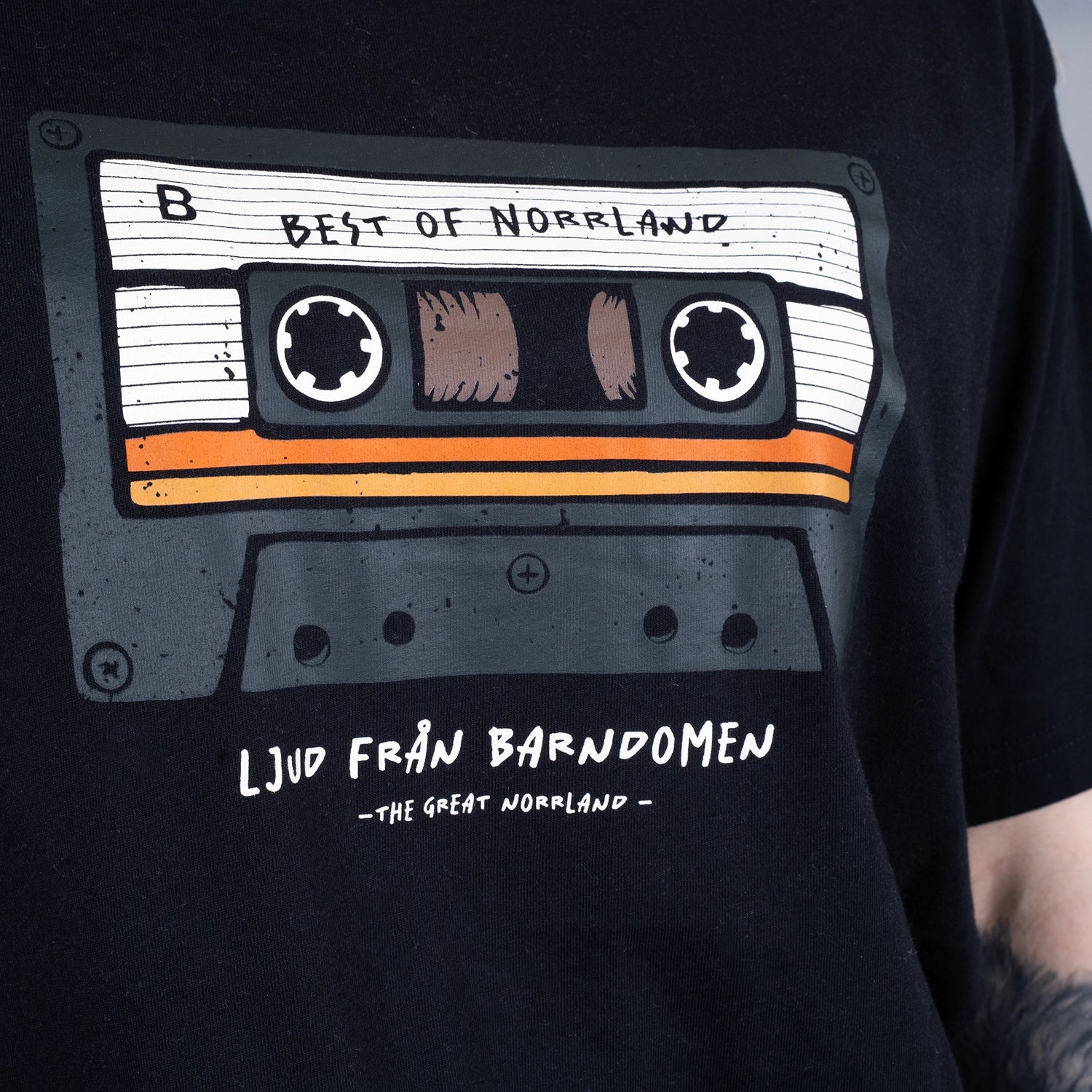 KASSETT T-SHIRT - BLACK